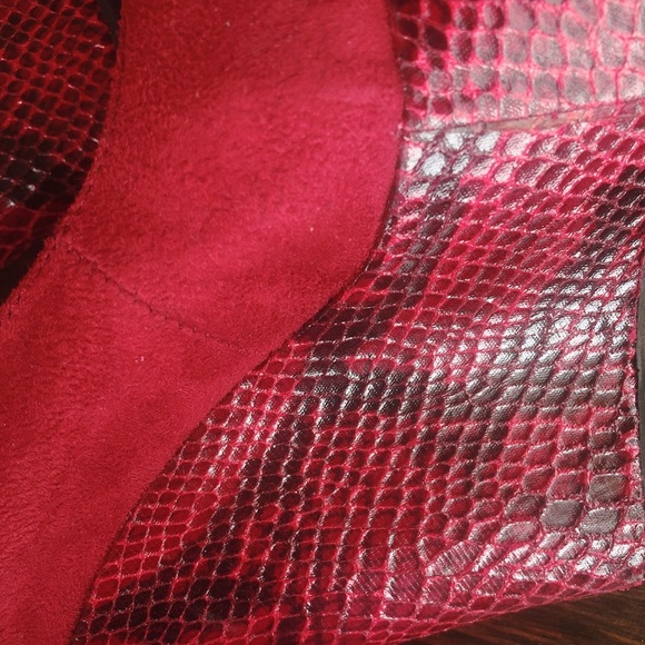 RED Velvet Snake Skin Pattern Wedges Heels 🐍❣️ - Picture 10 of 10